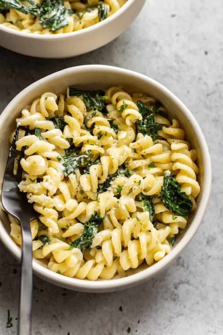 spinach goat cheese pasta in two bowls