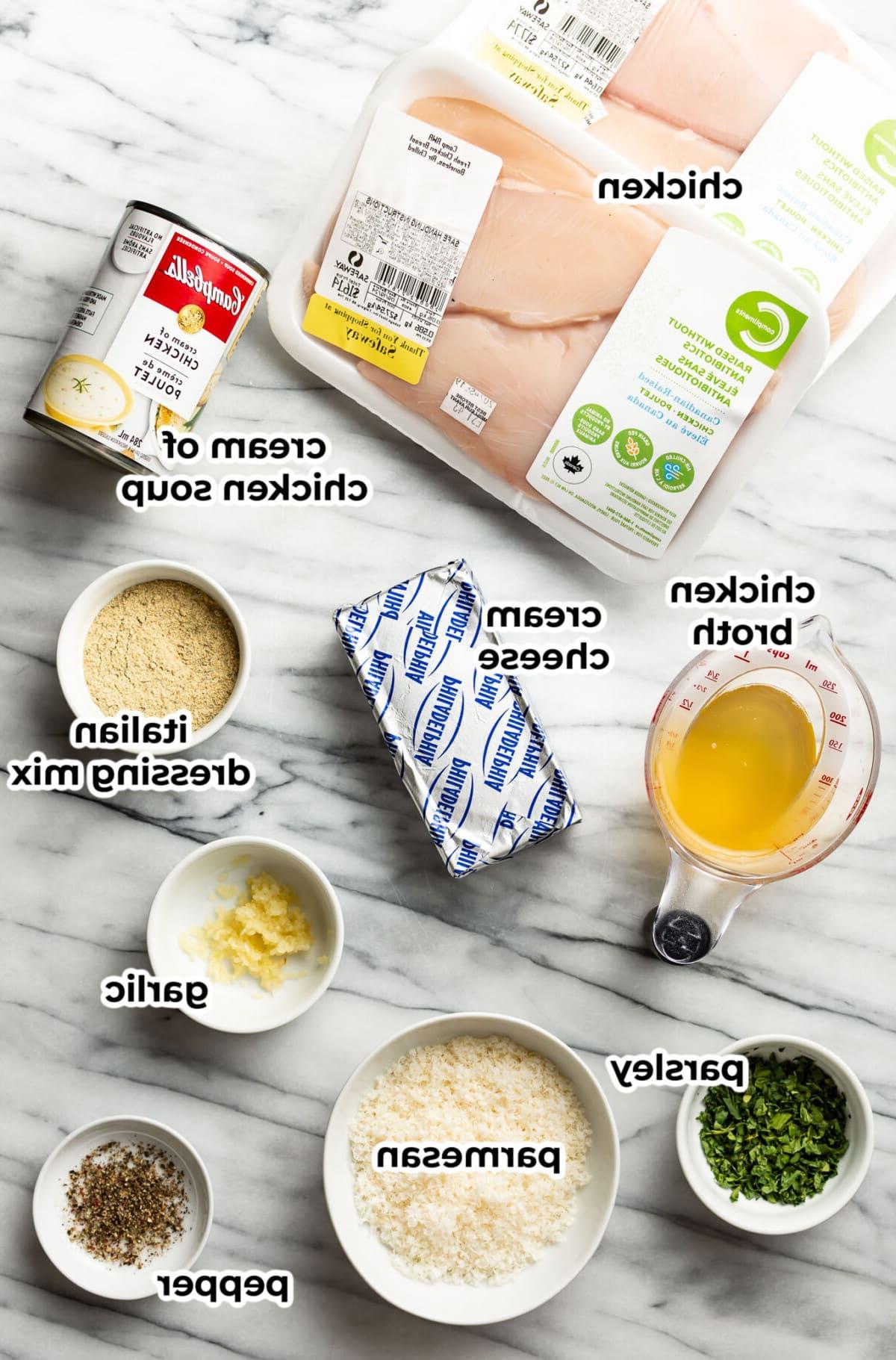 Zutaten für italienisches Hähnchen aus dem Slow Cooker in Zubereitungsschalen