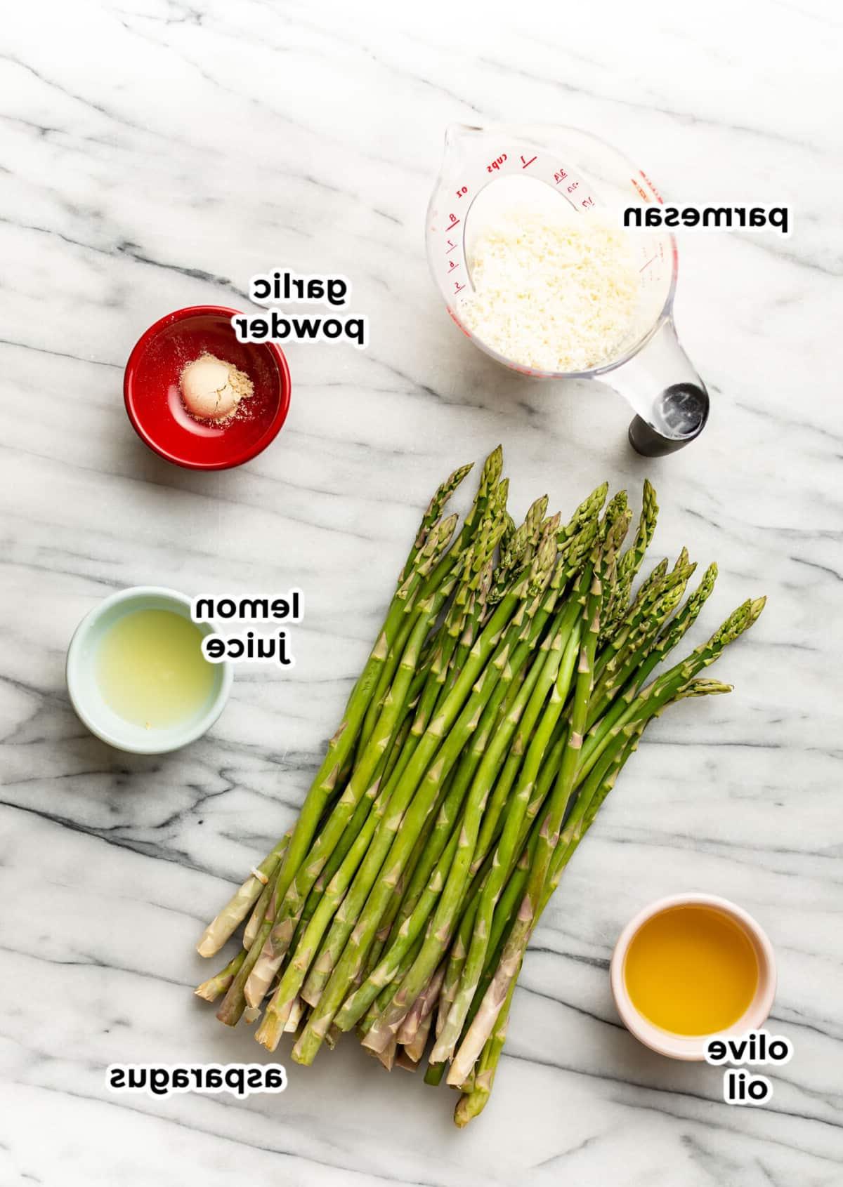 Zutaten für gerösteten Spargel in Vorbereitungsschalen