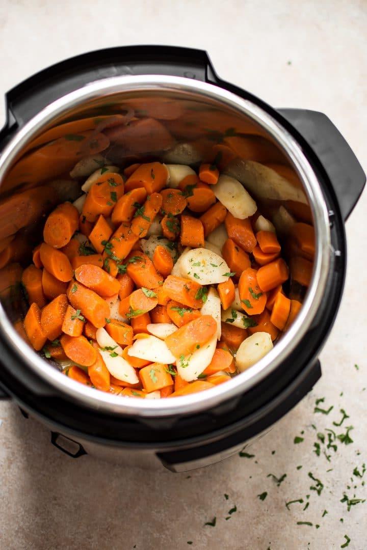 Gehackte Pastinaken und Karotten im Instant Pot