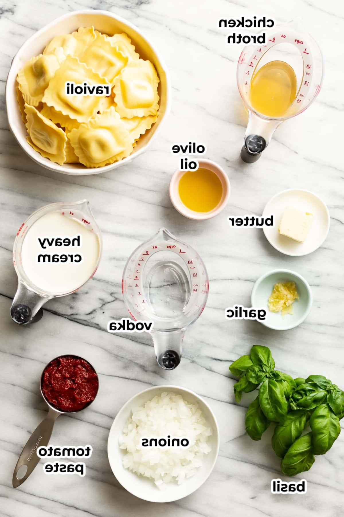 Ravioli mit Wodka 3 Zutaten für Ravioli mit Wodka-Sauce
