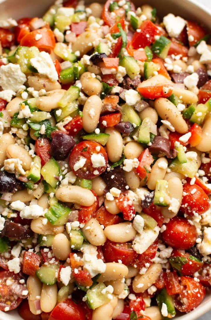 Nahaufnahme des mediterranen Weiße Bohnen Salats