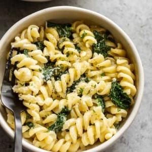 Spinat-Ziegenkäse-Pasta 5 spinach goat cheese pasta in two bowls