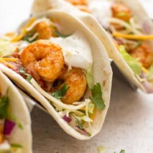 Garnelen-Tacos von der Seite