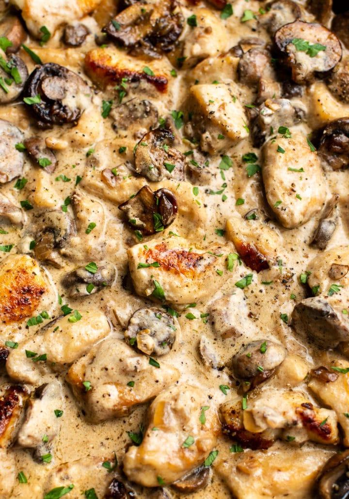 Nahaufnahme des BESTEN Hähnchen Stroganoff