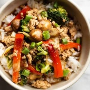 **Putenhack-Pfanne** 8 Schüssel mit Putenhackpfanne