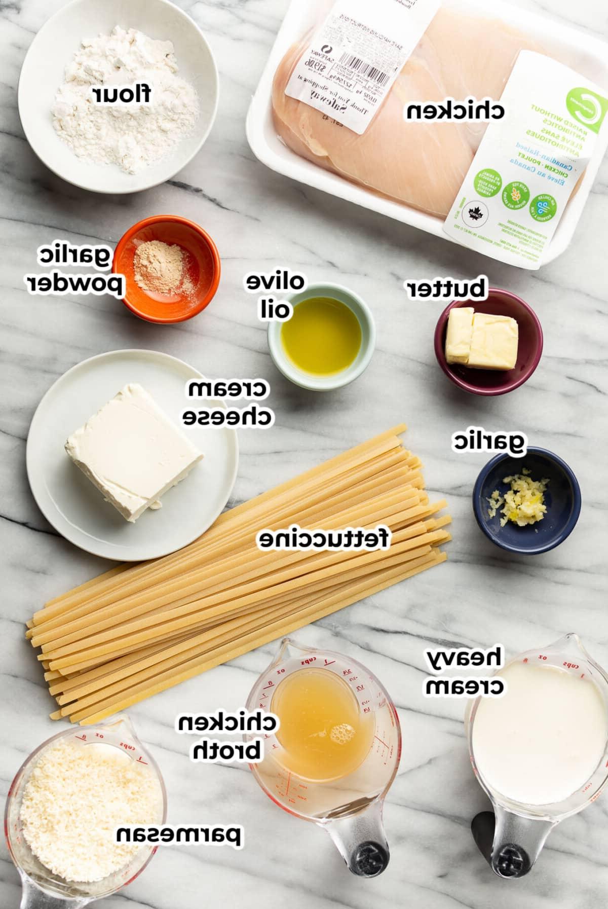 Hähnchen Fettuccine Alfredo 3 Zutaten für Hähnchen Fettuccine Alfredo in Vorbereitungsschalen