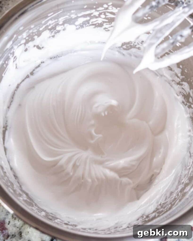 Medium-stiff meringue peaks